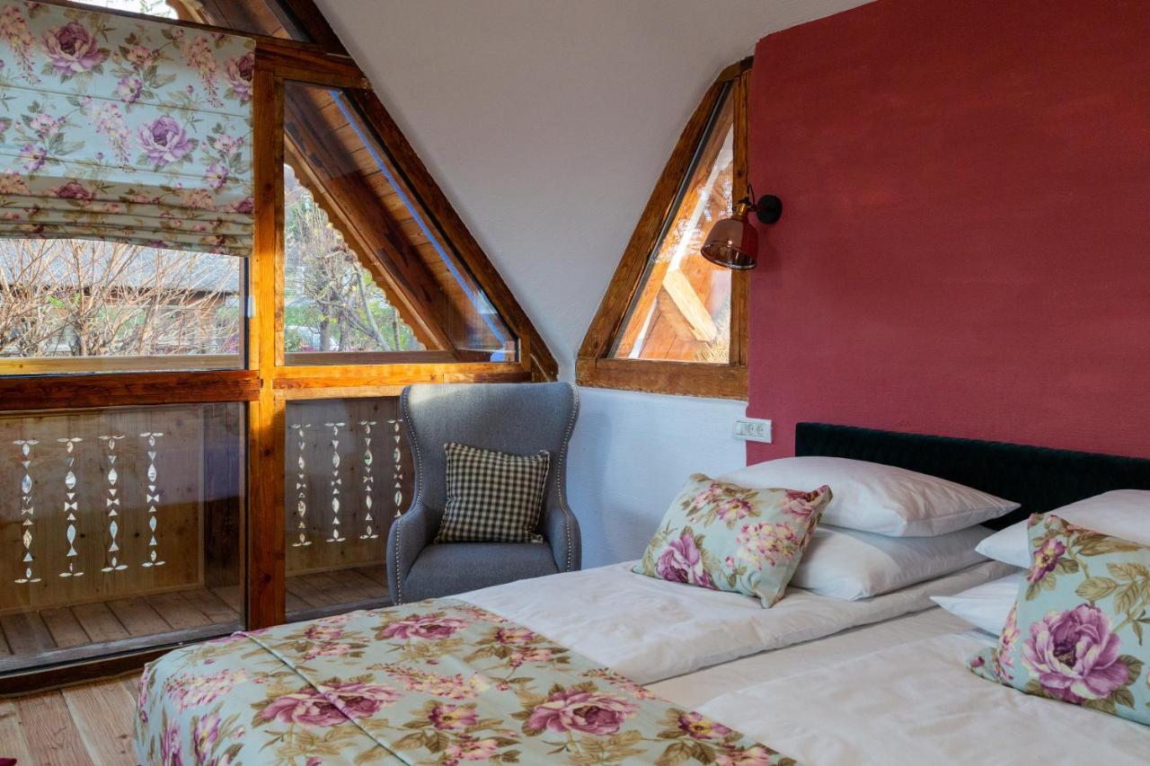 Casele Cu Stuf B&B Haus Ulrike Salicea Екстер'єр фото