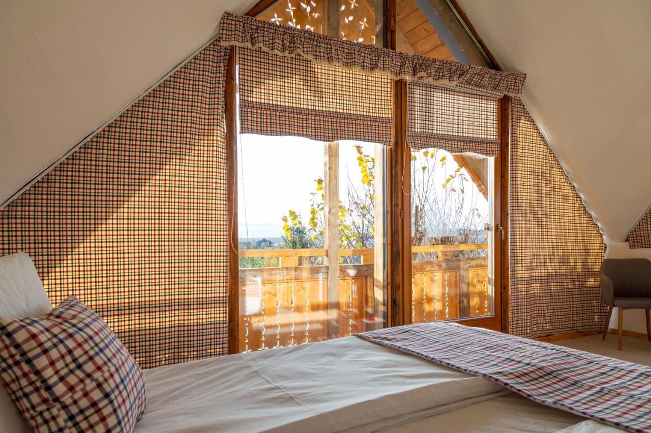 Casele Cu Stuf B&B Haus Ulrike Salicea Екстер'єр фото